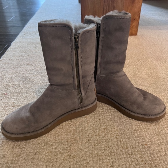UGG Abree Short II Boot Size 5 - Picture 2 of 3